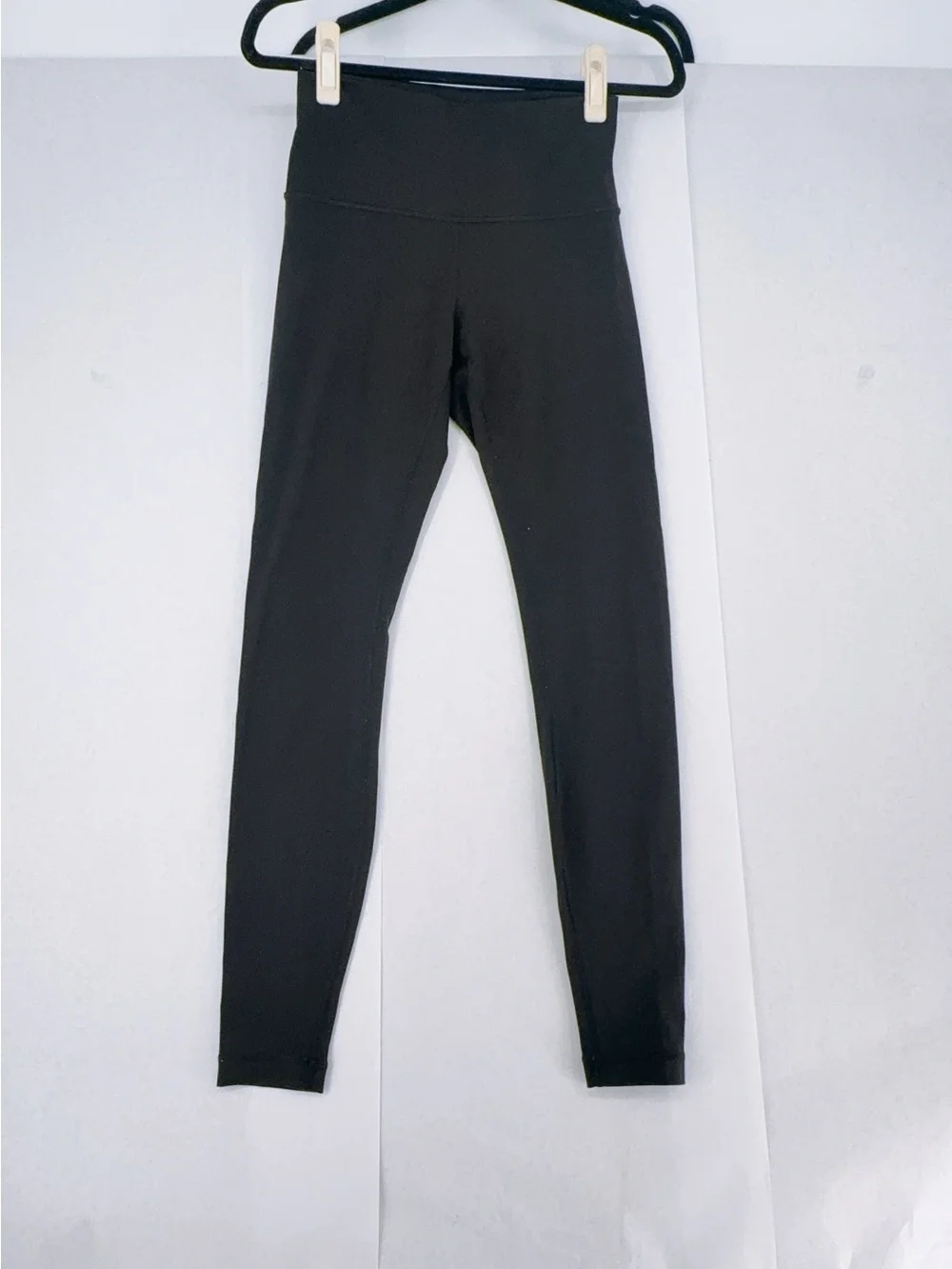 Lululemon Black leggings with an inner pocket size 6